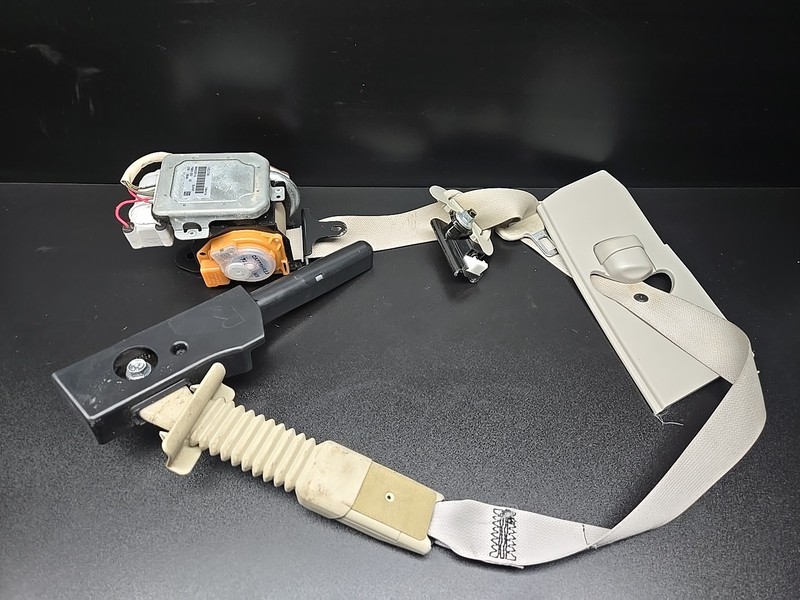 2014-2021 Infiniti Q50 Front RH Passenger Seat Belt Retractor OEM