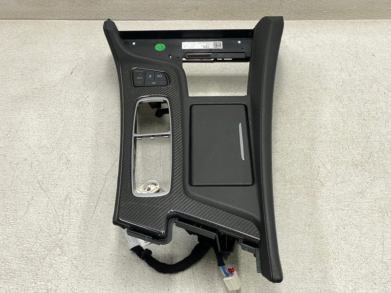 2020-2024 CADILLAC CT5 CENTER CONSOLE SHIFTER PANEL W/ CUP HOLDER OEM LOT797