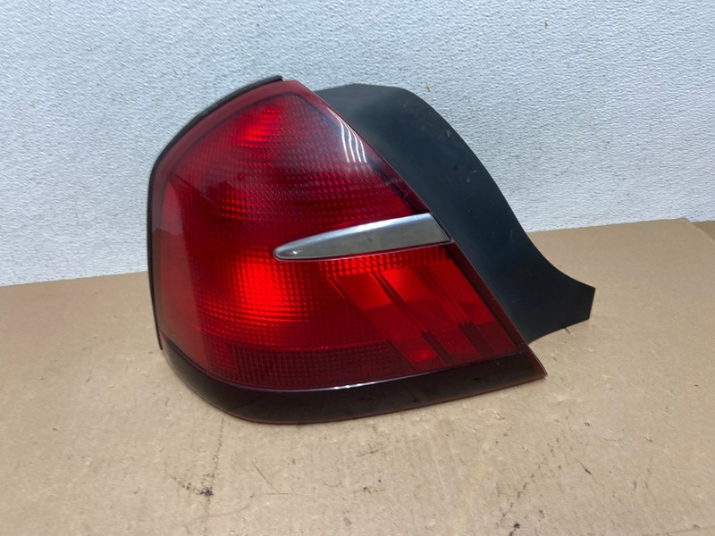 1998 - 2002 Mercury Grand Marquis Left Driver Lh Side Tail Light Oem AE6832 LK