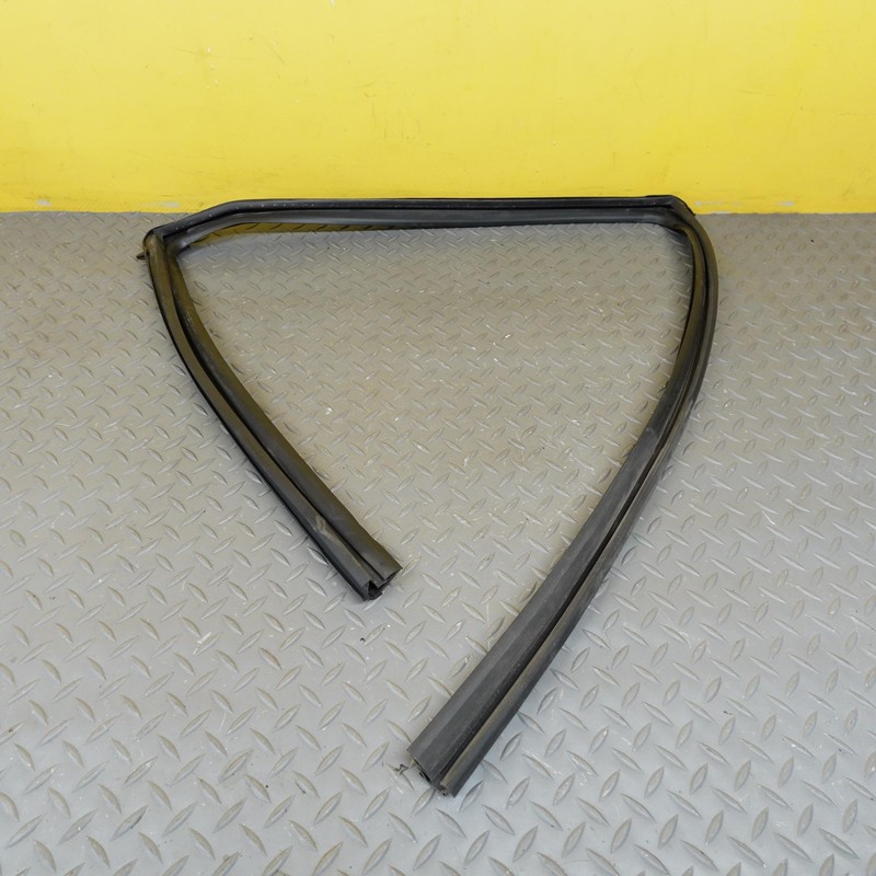 2019-2024 GMC SIERRA 1500 Rear Left Side Door Weatherstrip Seal Oem