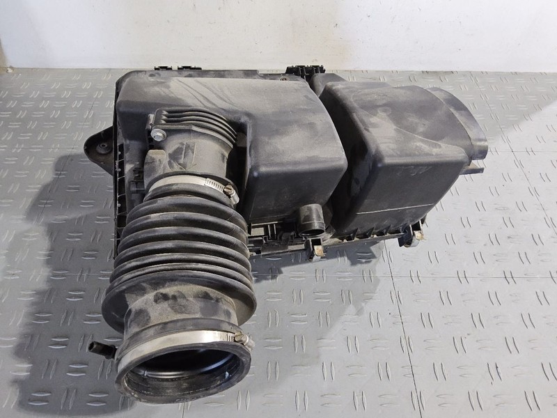 2006-2011 Cadillac DTS Air Cleaner Intake Box Assembly 4.6L