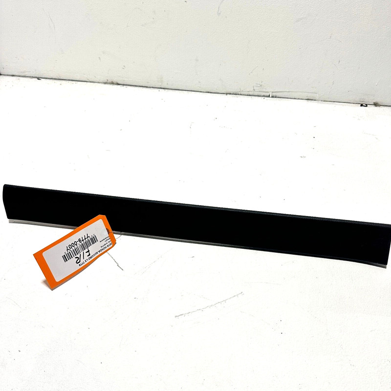 HONDA ACCORD 2018-20 FRONT PASSENGER DOOR SILL SCUFF PLATE STEP COVER PANEL OEM