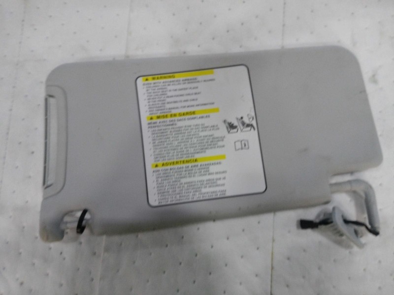2018 Jeep Renegade Sun Visor White OEM Used 601536 4DR SUV 104K Miles
