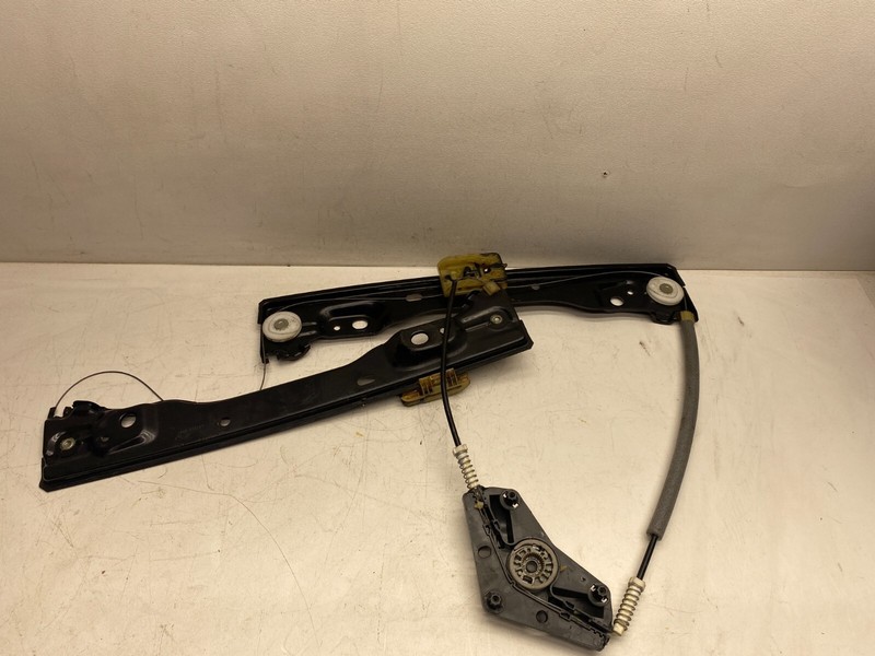 2014-2016 JEEP GRAND CHEROKEE RIGHT FRONT DOOR WINDOW REGULATOR
