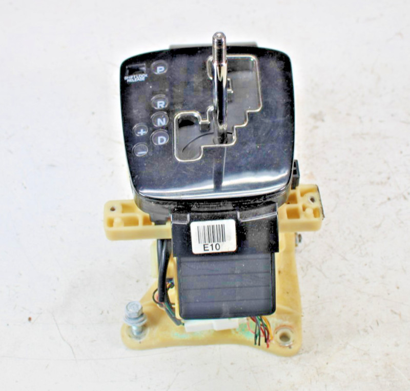 2010-2012 HYUNDAI GENESIS AUTOMATIC GEAR SELECTOR FLOOR SHIFTER ASSEMBLY OEM