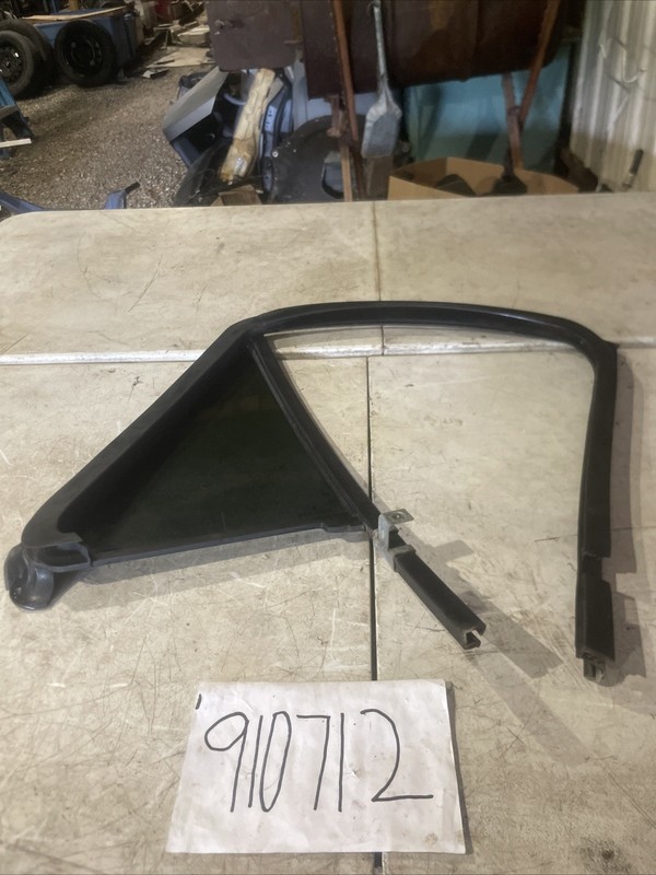 2007 Cadillac SRX Factory Vent window Left rear door quarter glass window