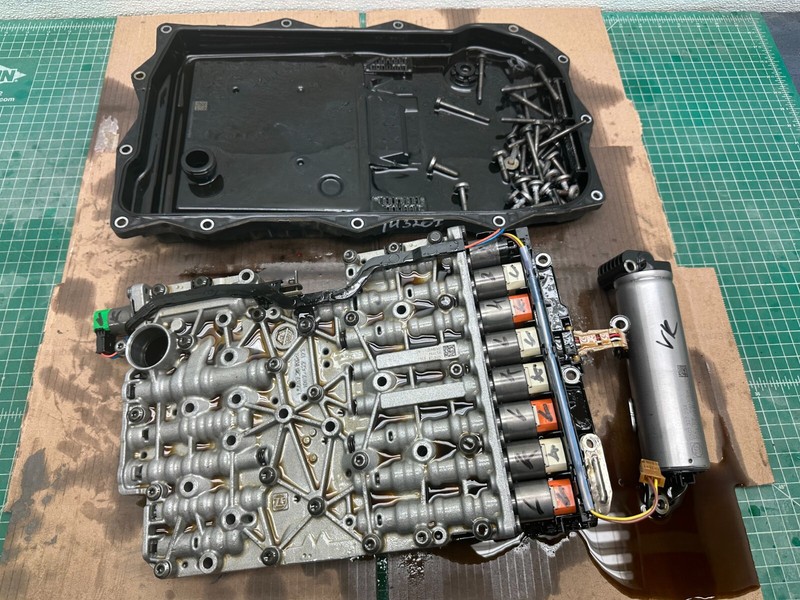 14-18 BMW 320i 8HP-45 AUTOMATIC TRANSMISSION CONDUCTOR PLATE VALVE BODY OEM
