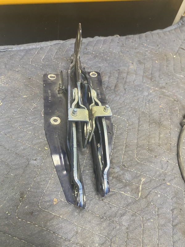 2014 Jeep Patriot Sport 2.4 4x4 Hood Hinges OEM