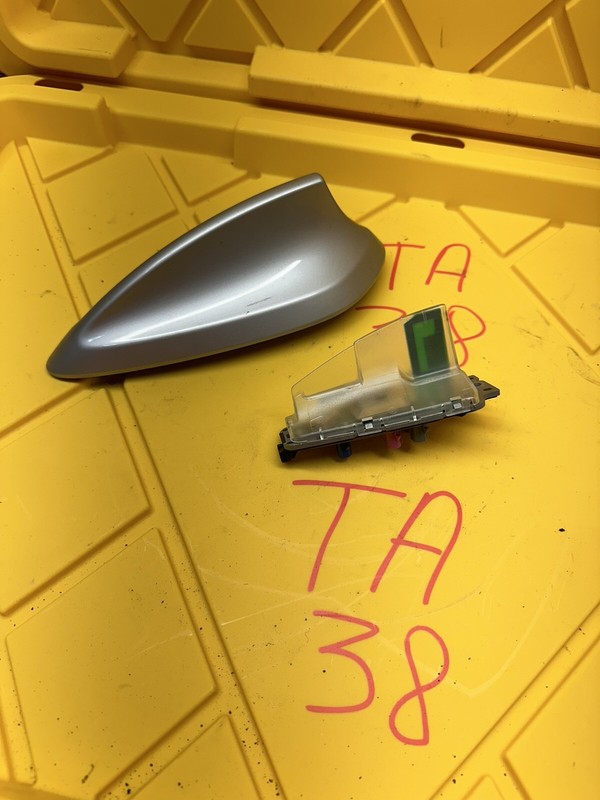 2014 - 2016 BMW 428i F32 COUPE ROOF SHARK FIN ANTENNA 9253667-03 OEM