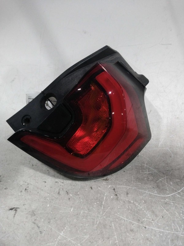 2018 GMC Terrain Right Tail Light Assembly 700201 Used 129K Miles