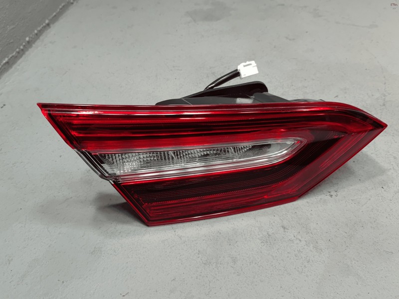 2018-2020 TOYOTA CAMRY REAR LEFT DRIVER SIDE INNER TAILLIGHT LIGHT LED LAMP OEM