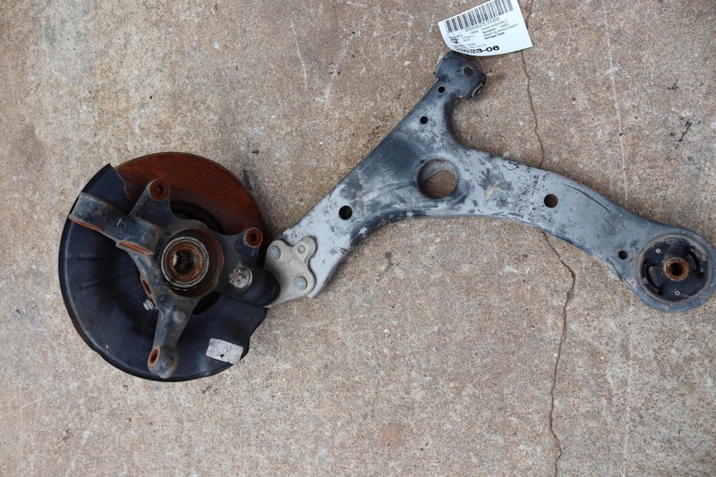 2014-2019 TOYOTA COROLLA SEDAN FRONT LEFT SPINDLE KNUCKLE WHEEL HUB ASSY OEM