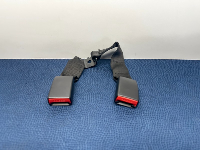 12–15 BMW F30 F31 320i 328i Rear 2nd Row Right Center Lower Seat Belt Buckle OEM