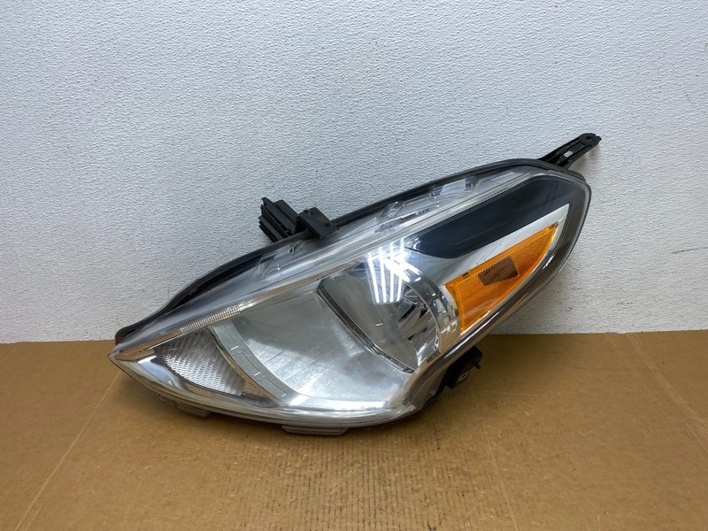 2015 to 2019 Nissan Versa Headlight Left Driver Lh Side Oem AD9270 DW