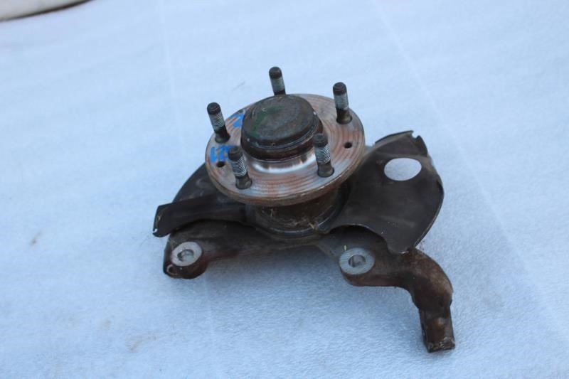 1992 MAZDA MPV VAN RIGHT PASSENGER SIDE FRONT SPINDLE KNUCKLE HUB 2WD