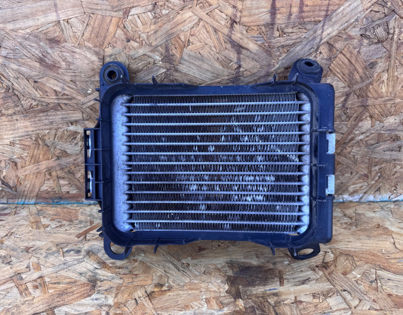 12–21 OEM BMW F30 328i Right Auxiliary Cooling Engine Oil Radiator 17117600698