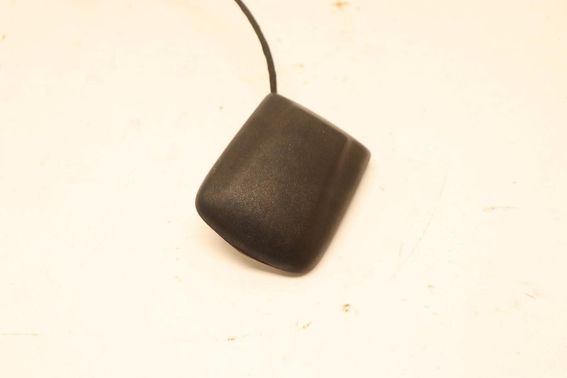 2008-2020 DODGE GRAND CARAVAN SATELLITE RADIO ROOF MOUNTED ANTENNA OEM