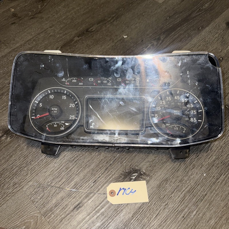 2018 INTERNATIONAL NAVISTAR INSTRUMENT CLUSTER- P/N: 4093454C1 ( Broken Little
