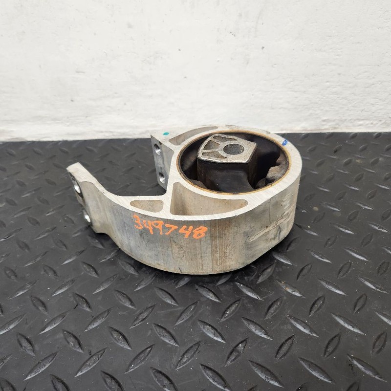 18-24 Chevrolet Traverse 3.6L Rear Trans Mount OEM 84962386