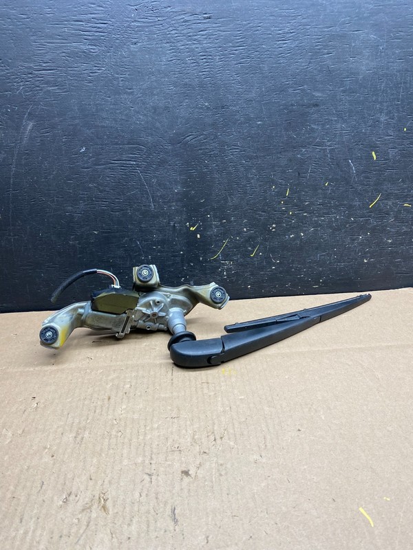2012 to 2017 Toyota Prius V Rear Wiper Windshield Motor T4626 DG