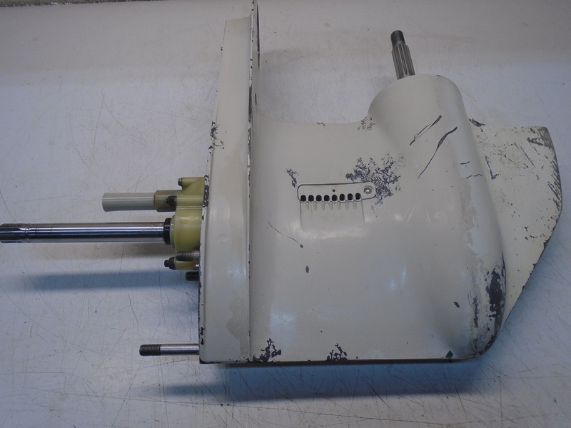 HMercruiser Gen 1 Stern Drive Lower Unit Gearcase 623-5412 Sea Ray White