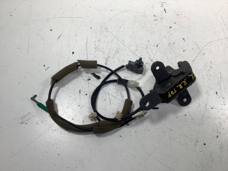 03-011 Honda Element Right Rear Access Panel Upper Lock Assy 72610-SCV-A02 OEM
