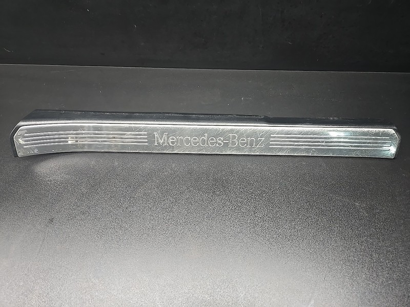 07-13 MERCEDES-BENZ W221 S-CLASS RIGHT FRONT DOOR LOWER COVER RAIL SILL BLACK