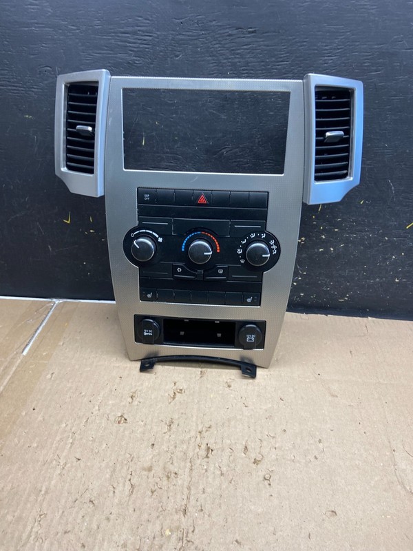 2008 2009 2010 Jeep Commander Grand Cherokee A/C Climate Control Bezel AB5403 DG