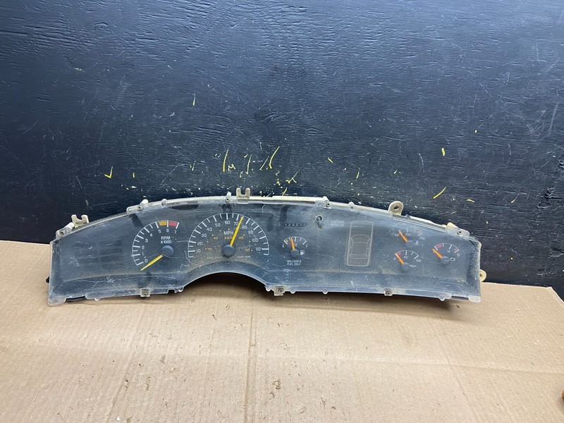 1995 - 1997 Pontiac Bonneville Speedometer Cluster Gauge OEM aa8126 DG