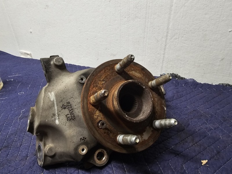 10-15 Camaro SS LH Driver Front Spindle/Hub OEM 92233623