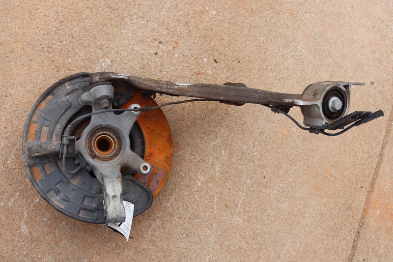 2014-2019 MERCEDES CLA CLASS CLA45 AMG W117 FRONT RIGHT SPINDLE KNUCKLE HUB OEM