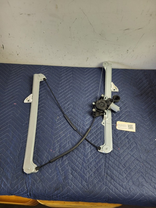 Used Oem Mazda Right Passenger Front Door Window Regulator for 2024-2026 CX-90