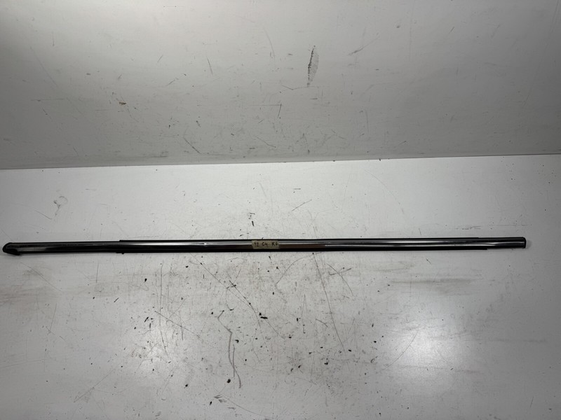 92-95 Honda Civic EX LX 4 Door Right Front Door Belt Molding 72410-SR4-901 OEM