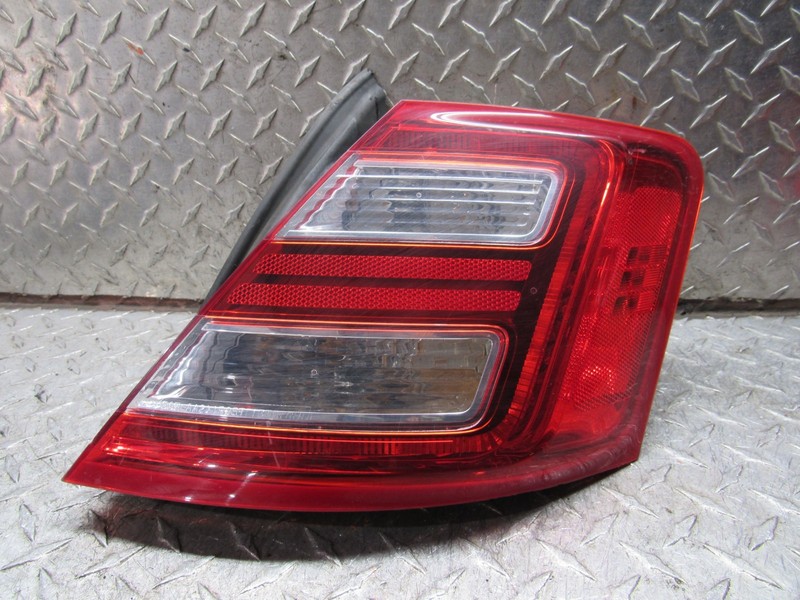 13 14 15 16 17 18 19 FORD TAURUS RIGHT PASSENGER REAR LID MOUNTED TAILIGHT LAMP