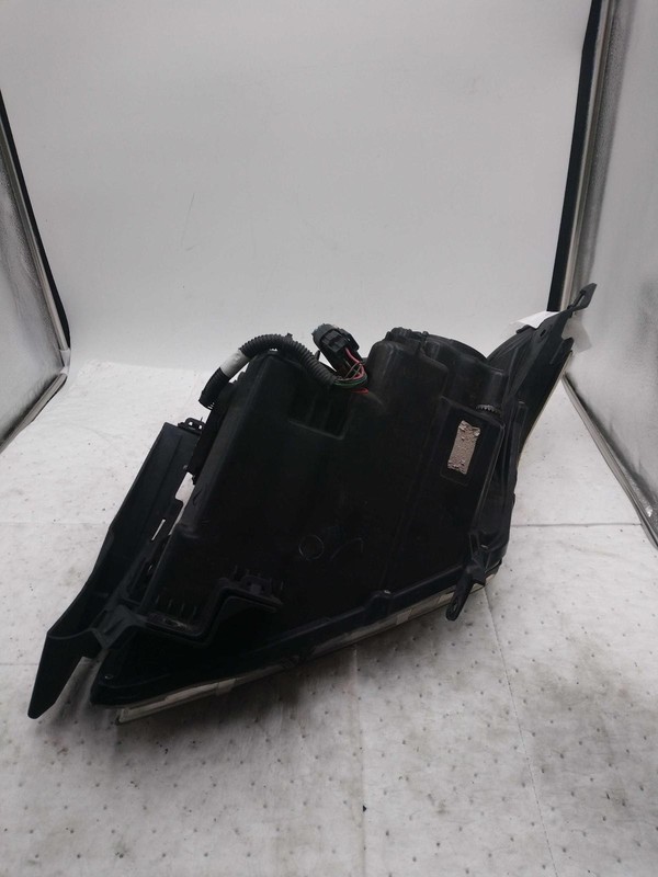 2016 Cadillac SRX Left Headlight Assembly Grey OEM 619692 195K Miles