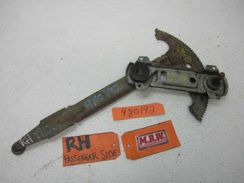WINDOW REGULATOR MANUAL DOOR PASSENGER RH 87 88 89 90 91 92 93 94 95 96 BERETTA