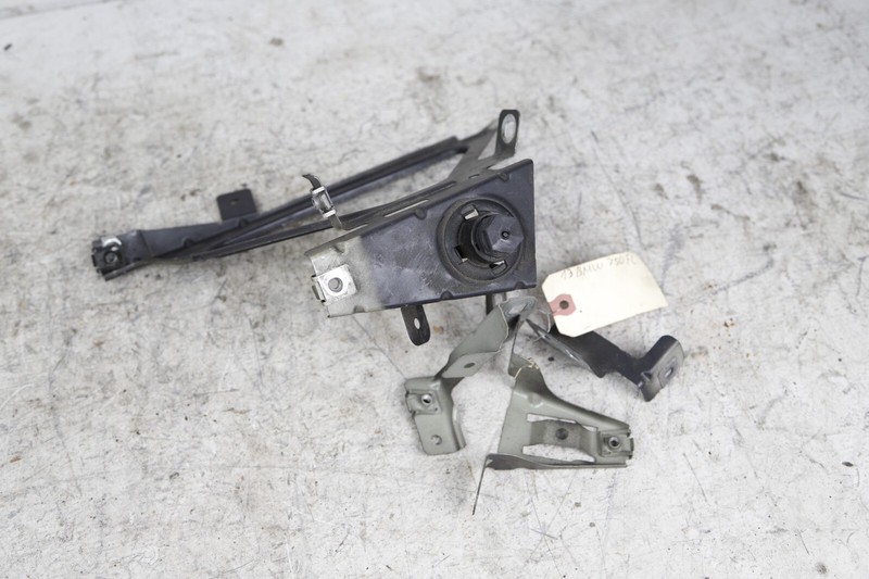 2009-2015 BMW 740 750 760 F01 F02 FRONT RIGHT HEADLIGHT FENDER MOUNT BRACKETS