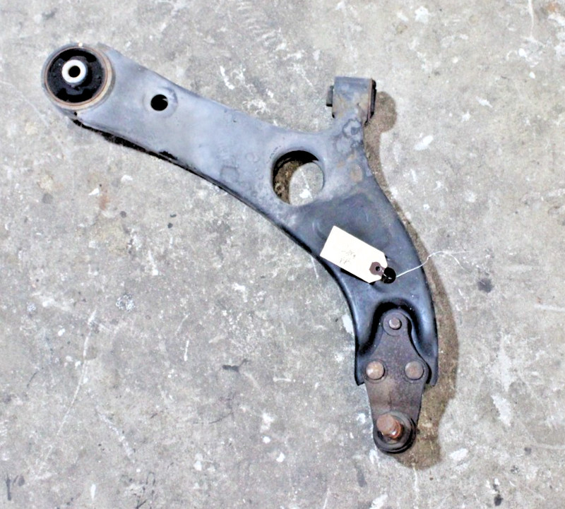2012-2017 HYUNDAI AZERA Right Front Lower Control Arm OEM