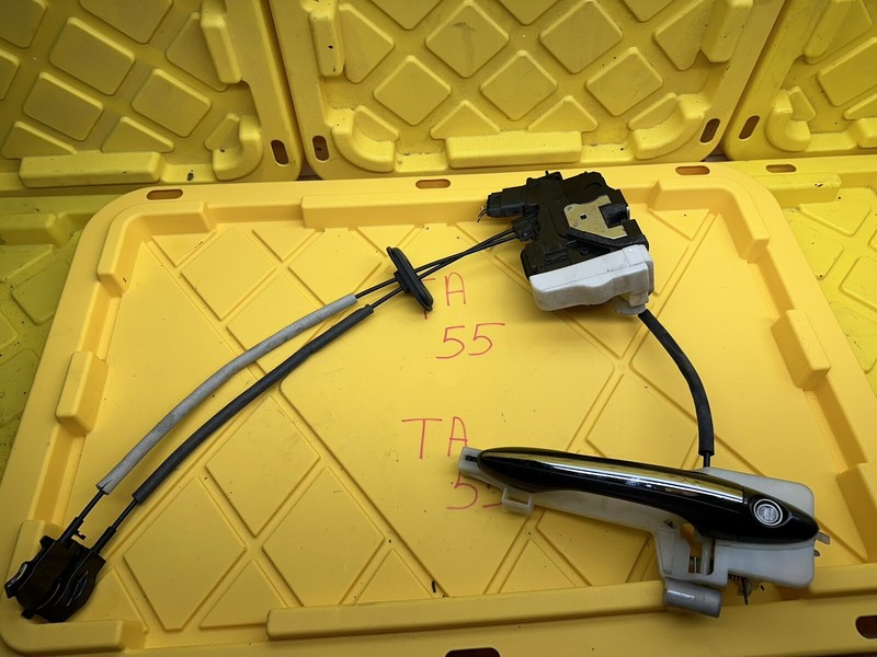 2011 KIA SORENTO MK2 RIGHT DRIVER SIDE REAR DOOR LOCK MECHANISM A045777