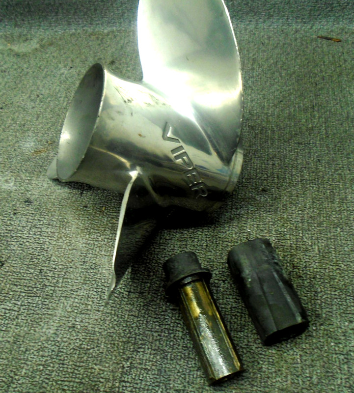 OMC VIPER STAINLESS PROPELLER 763914 RIGHT HAND ROT 14 3/4 DIA X 17P