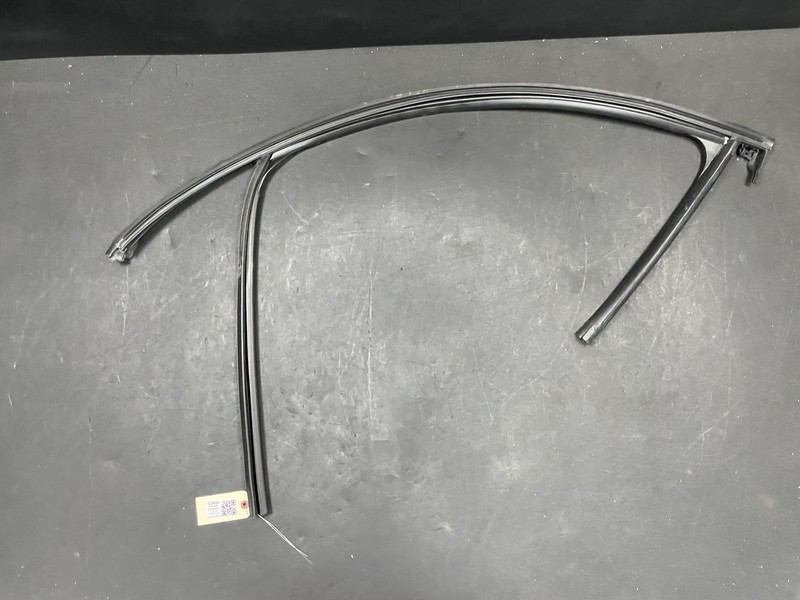 Front Left Door Window Glass Run Channel 2020 GMC Acadia 84852424 2017 - 2023