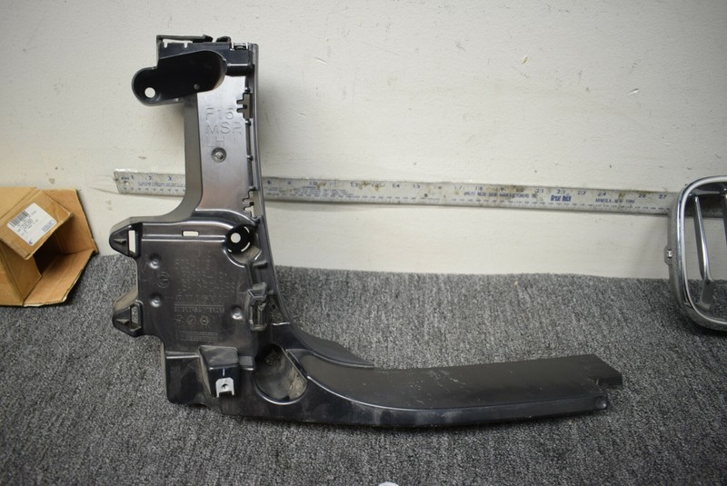 BMW F15 LEFT SIDE BUMPER MOUNTING GUIDE FACTORY OEM