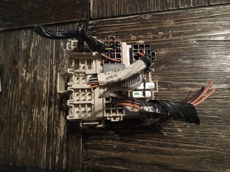 15266958-02 Fuse Box 2004 Chevy Avalanche
