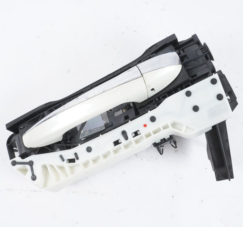 14 - 17 Mercedes S550 W222 FRONT LEFT DRIVER SIDE DOOR EXTERIOR HANDLEOEM