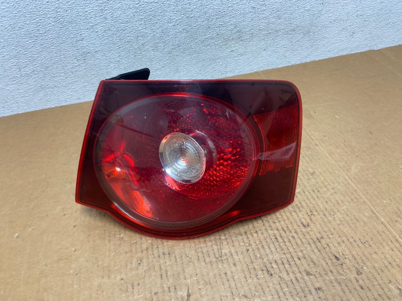 2008 2009 2010 Volkswagen Jetta Right Passenger RH Side Tail Light AE0502 LK