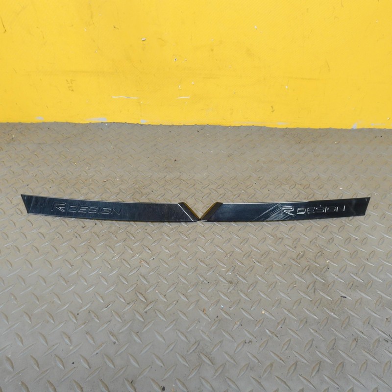 2019-2024 VOLVO XC40 REAR LEFT & RIGHT DOOR SILL TRIM OEM 31463684 / 31436863