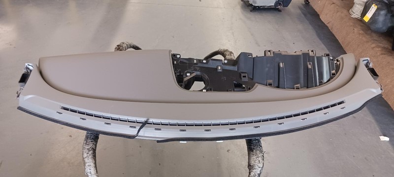 21-'23 HYUNDAI ELANTRA dashboard Dash Panel US built gray OEM