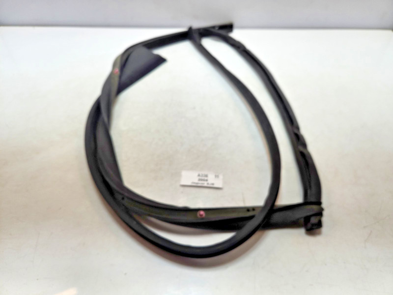 ✅ 04-09 OEM Jaguar XJ8 Door Weather Seal Rubber