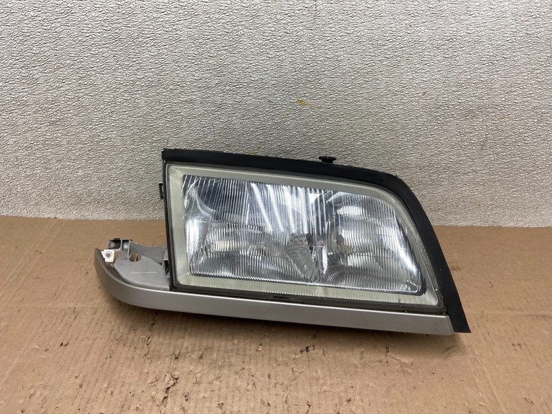 1994 - 1996 Mercedes C C220 W202 Front Right Passenger Headlight OEM Z7813 DG