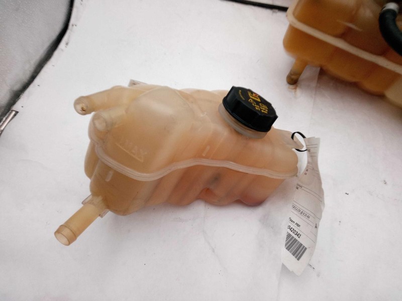 2016 Ford Fusion Engine Coolant Reservoir White OEM DG938A080AC 127K Miles
